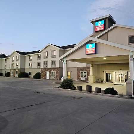 Executive Inn & Suites Extended Stay - Върнал Екстериор снимка