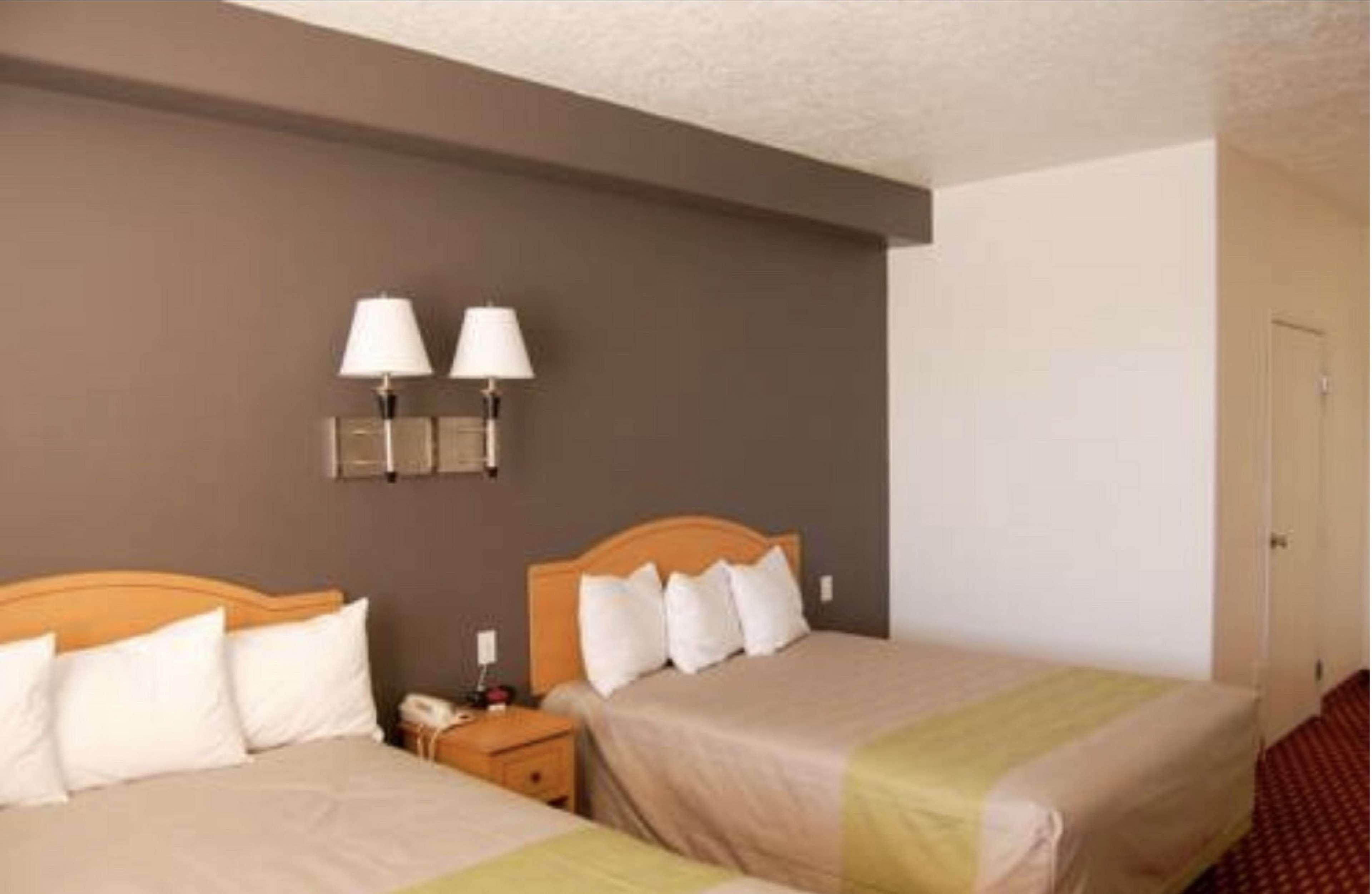 Executive Inn & Suites Extended Stay - Върнал Екстериор снимка
