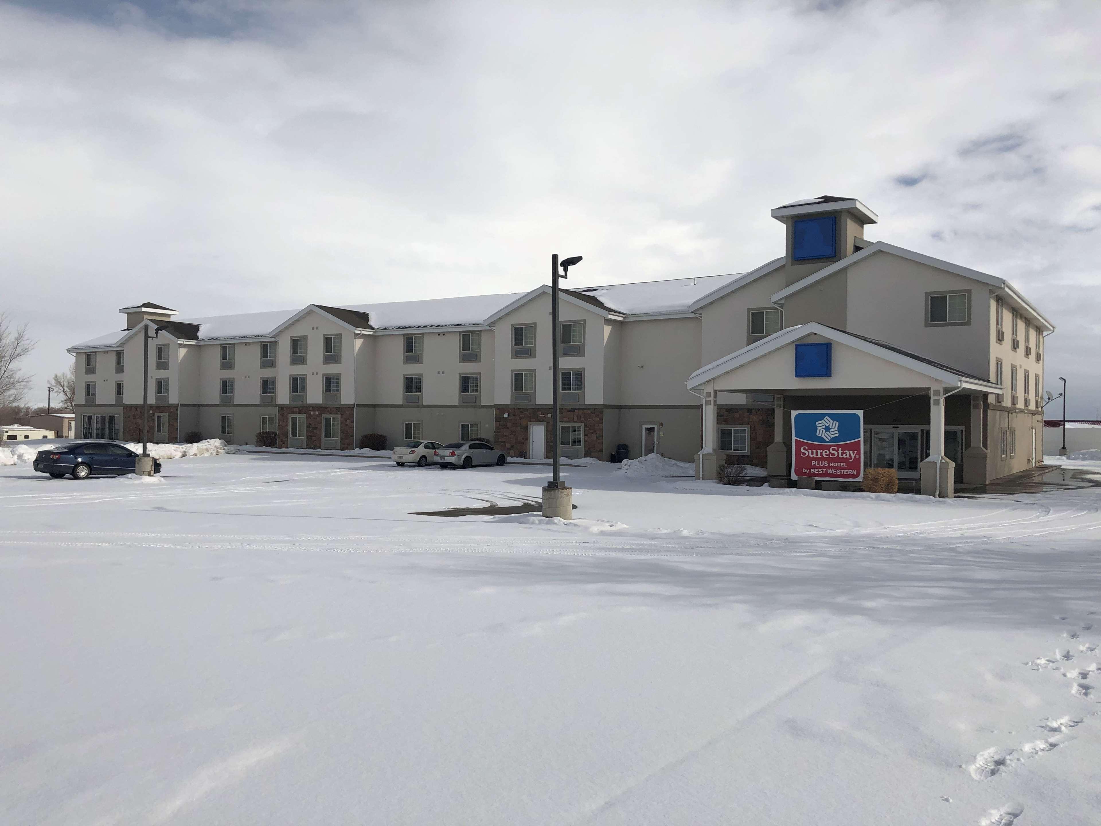 Executive Inn & Suites Extended Stay - Върнал Екстериор снимка