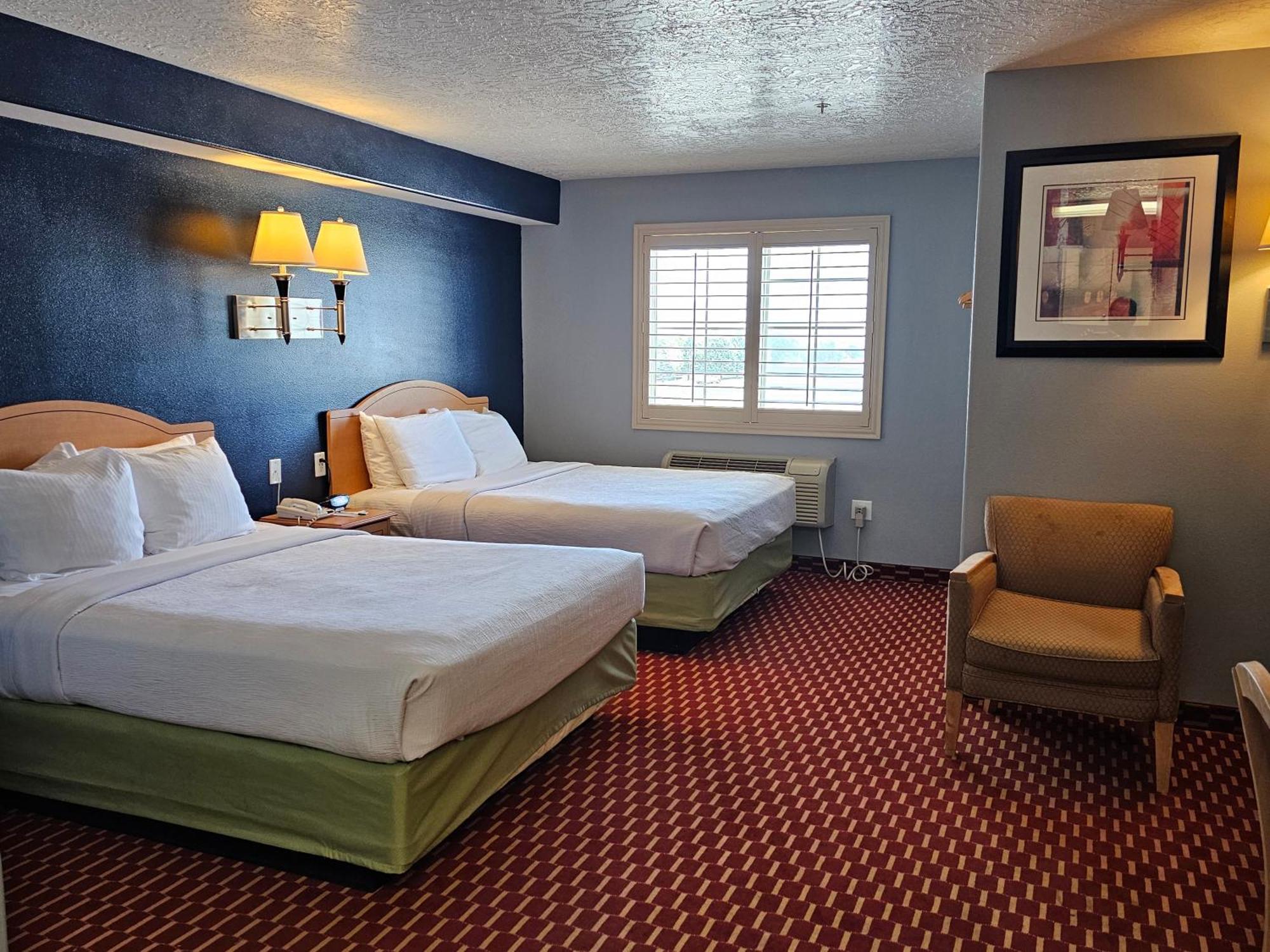 Executive Inn & Suites Extended Stay - Върнал Екстериор снимка