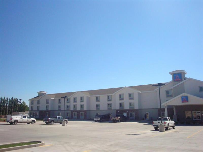 Executive Inn & Suites Extended Stay - Върнал Екстериор снимка